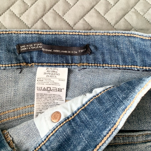 Mid-rise 3” denim shorts - Picture 3 of 7